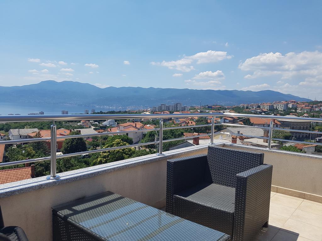 Peachy House Appartement Rijeka Buitenkant foto